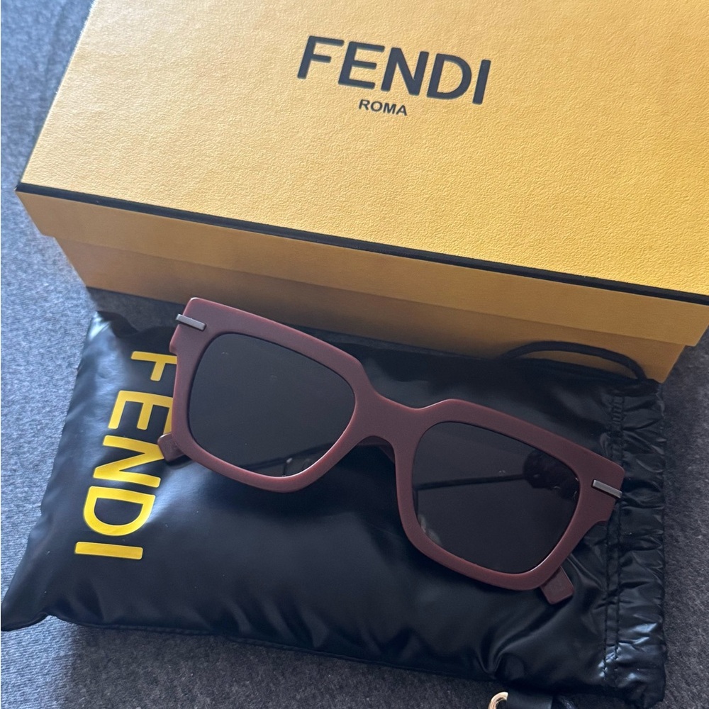 NIB Fendi FE400781 Brown Sunglasses